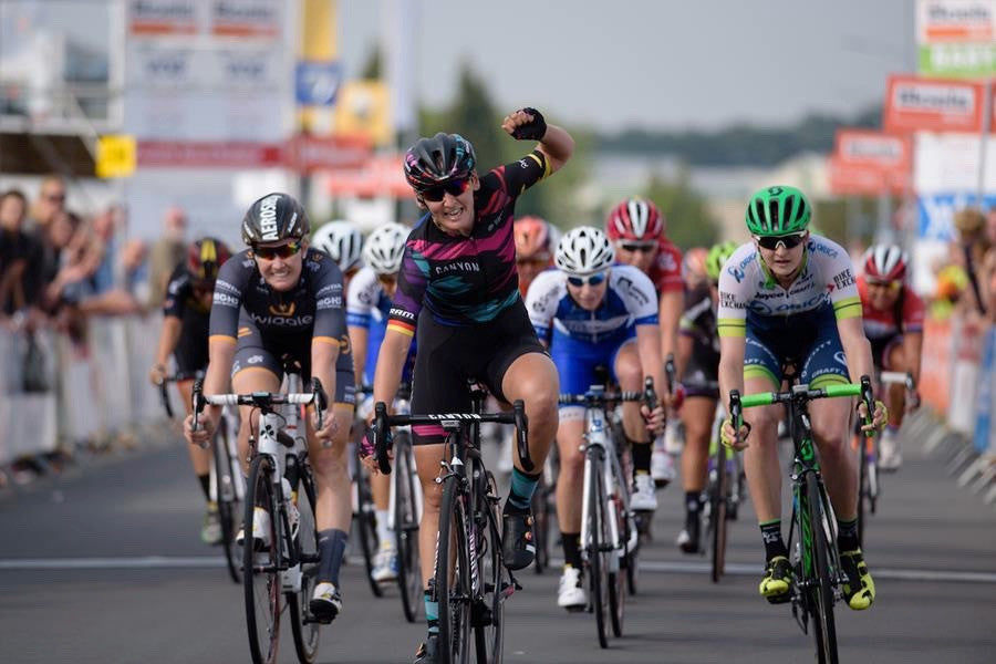 CANYON//SRAM Racing: Lisa Brennauer wins stage five in Tiel
