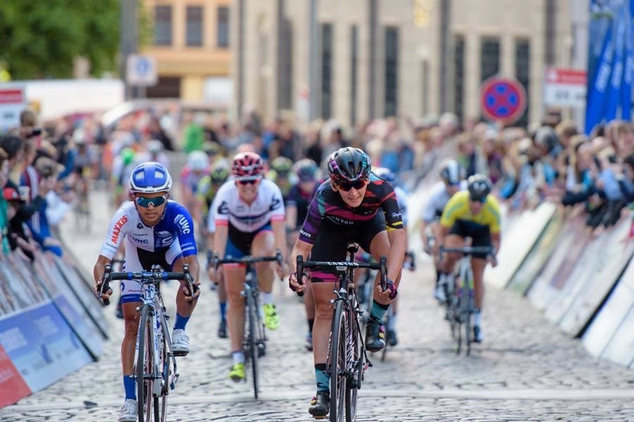 CANYON//SRAM Racing: Lisa Brennauer sprints to second on opening stage of Thüringen Rundfahrt